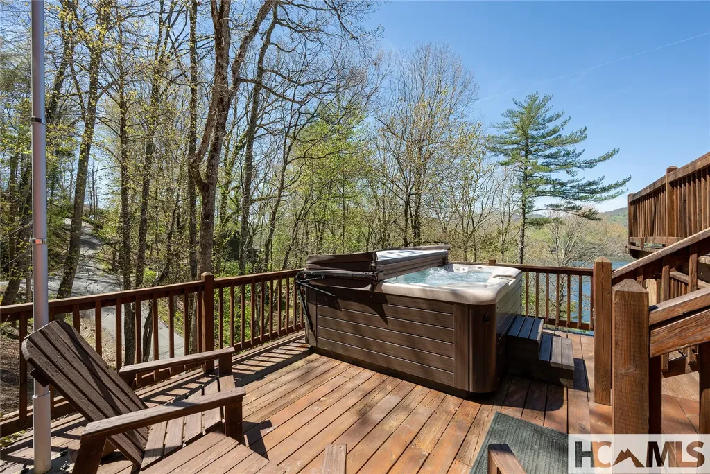 427 Rivard Road Glenville NC 28736