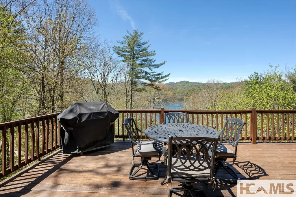 427 Rivard Road Glenville NC 28736