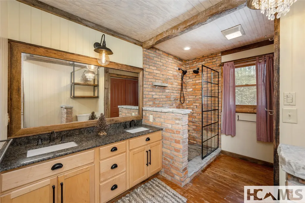 427 Rivard Road Glenville NC 28736