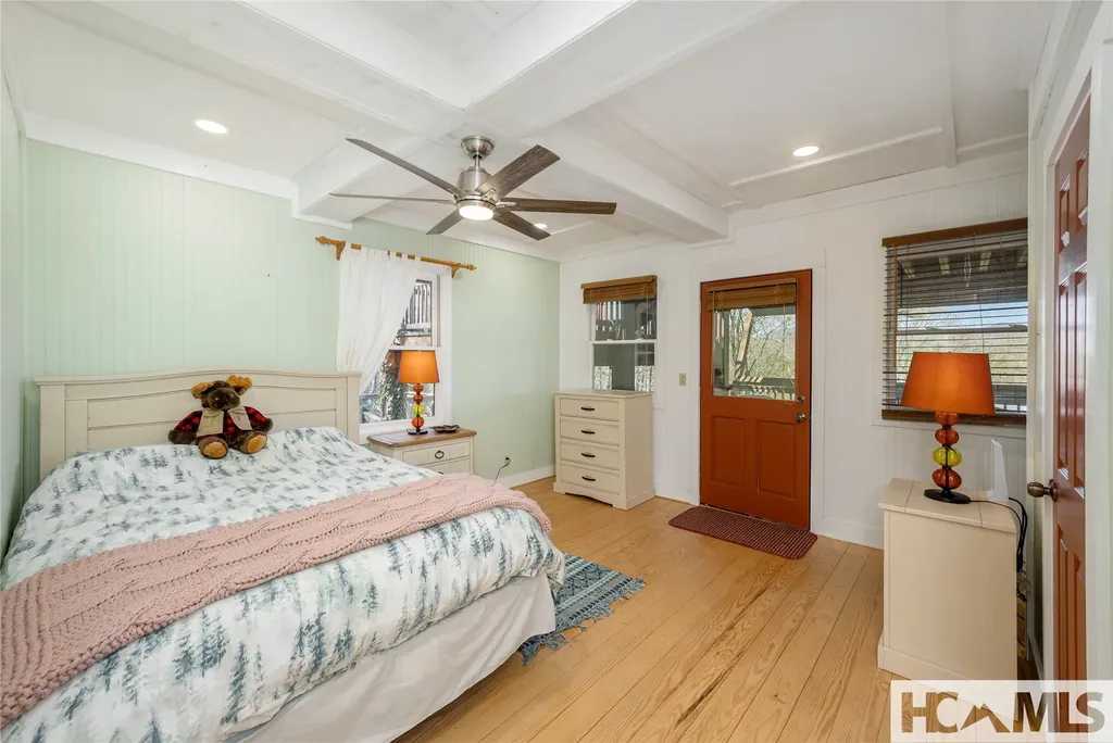 427 Rivard Road Glenville NC 28736