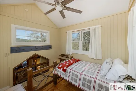 427 Rivard Road Glenville NC 28736