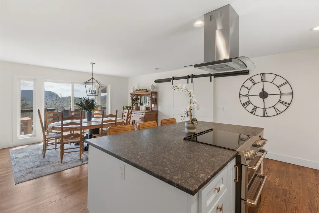 814 Dog Mountain Road Highlands NC 28741