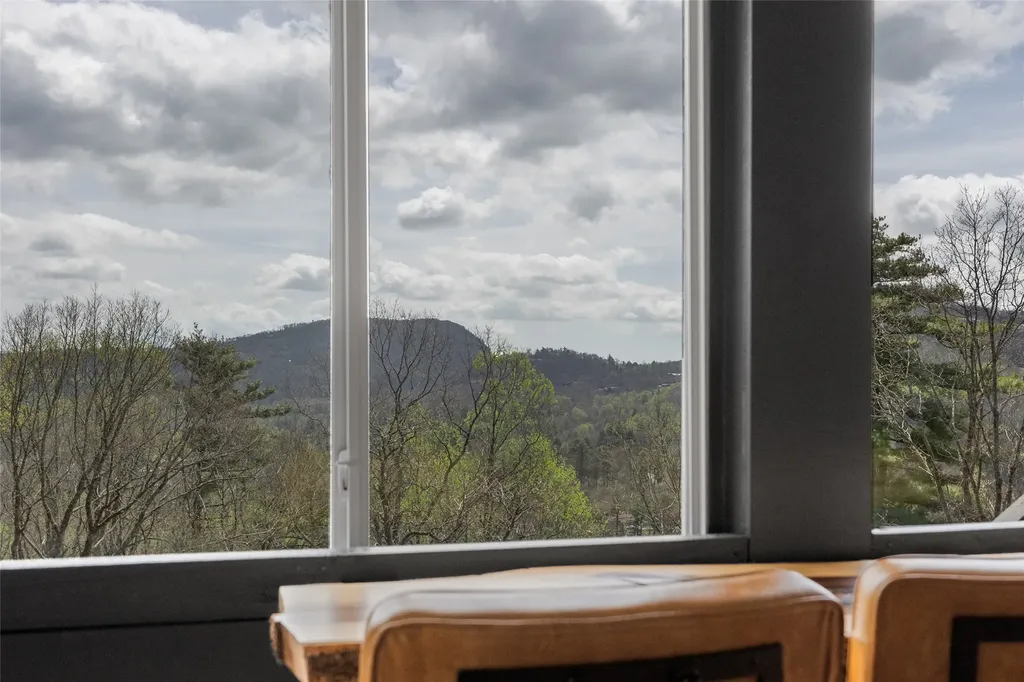 814 Dog Mountain Road Highlands NC 28741