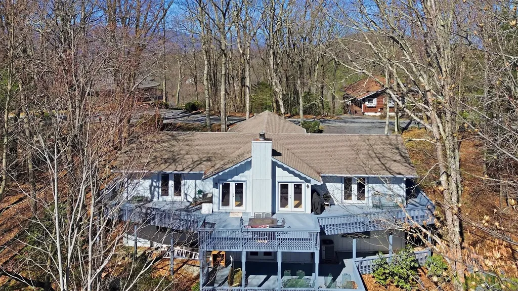 137 Pleasant Mountain Sky Valley GA 30537