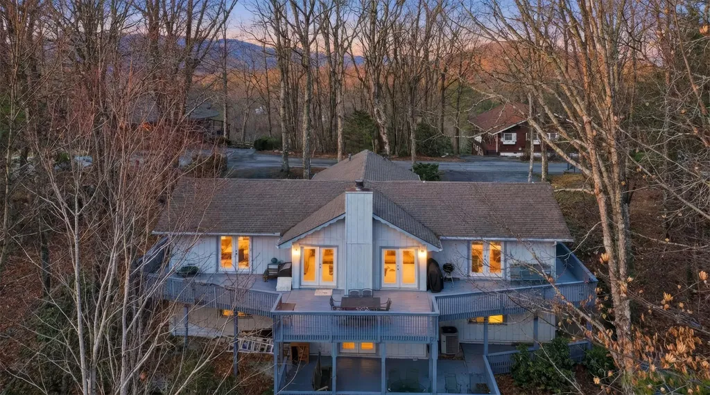 137 Pleasant Mountain Sky Valley GA 30537