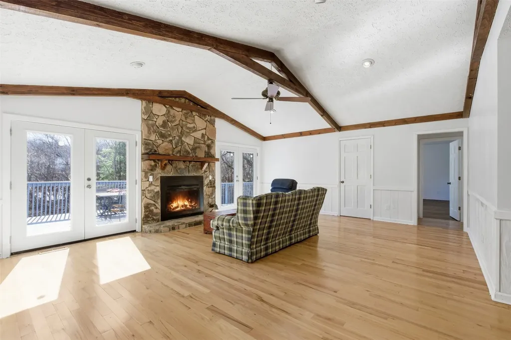 137 Pleasant Mountain Sky Valley GA 30537