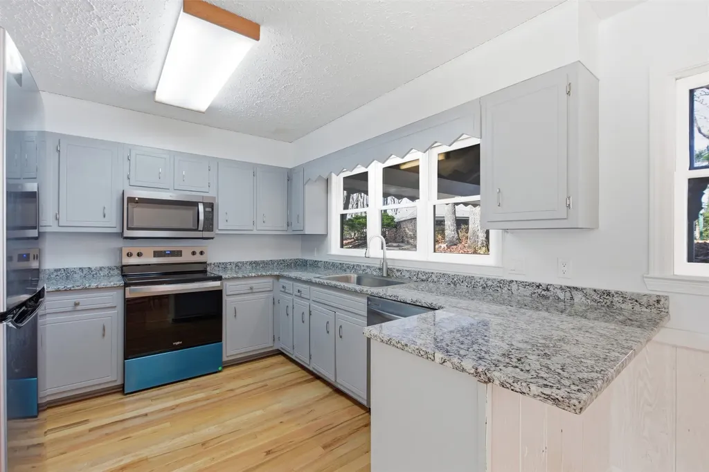 137 Pleasant Mountain Sky Valley GA 30537