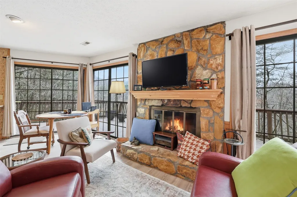 578 Saddleback Circle Sky Valley GA 30537
