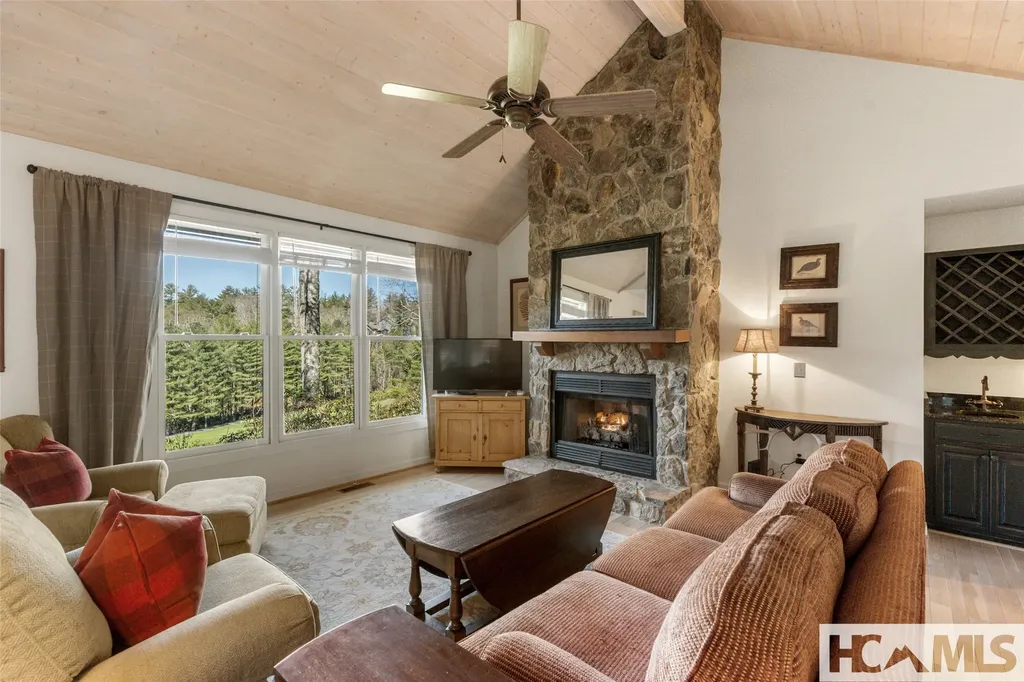 146 Racquet Club Villas Drive Sapphire NC 28774