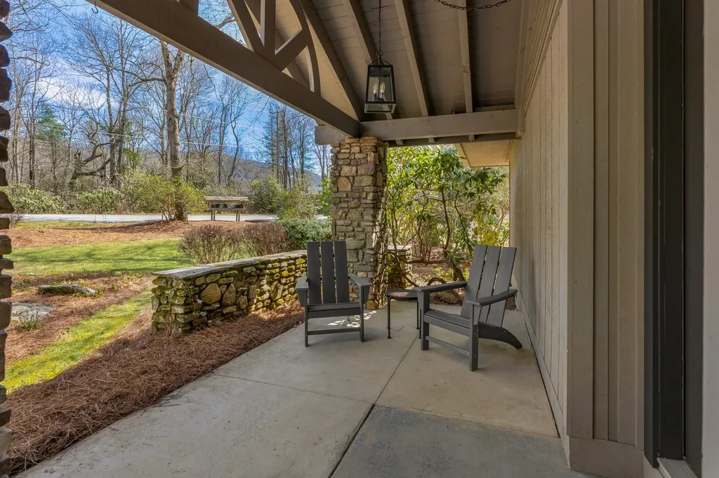 19-B Whiteside Mountain Road Highlands NC 28741