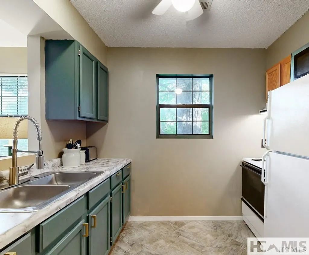 353 Vistawilla Drive Glenville NC 28736