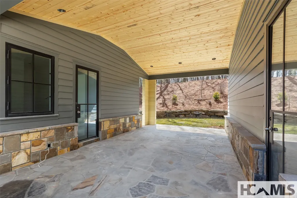 86 High Gate Drive Highlands NC 28741