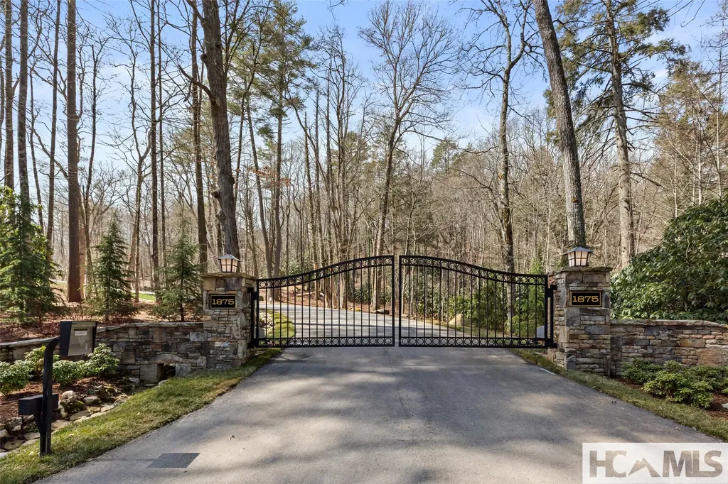 86 High Gate Drive Highlands NC 28741