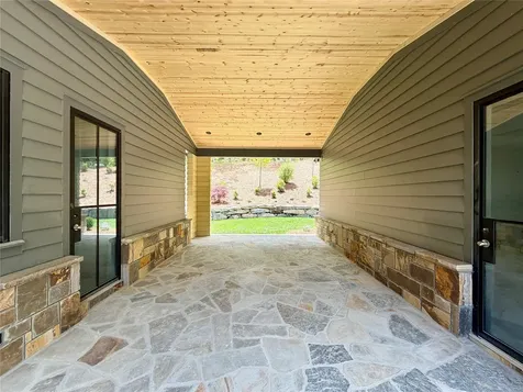 86 High Gate Drive Highlands NC 28741