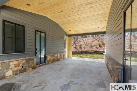 86 High Gate Drive Highlands NC 28741