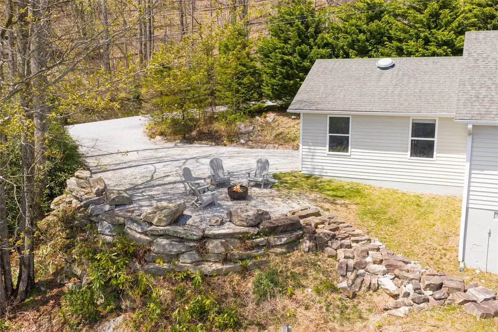 1506 Tower Road Sapphire NC 28774