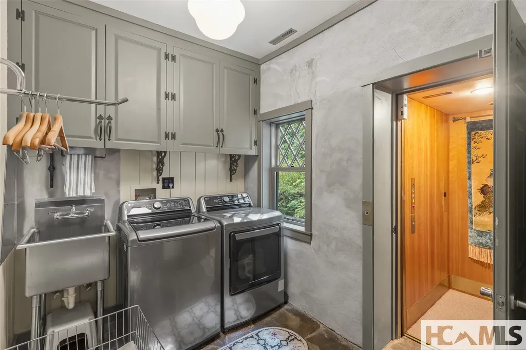 439 By Way Highlands NC 28741