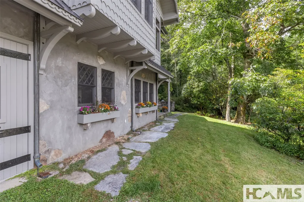 439 By Way Highlands NC 28741