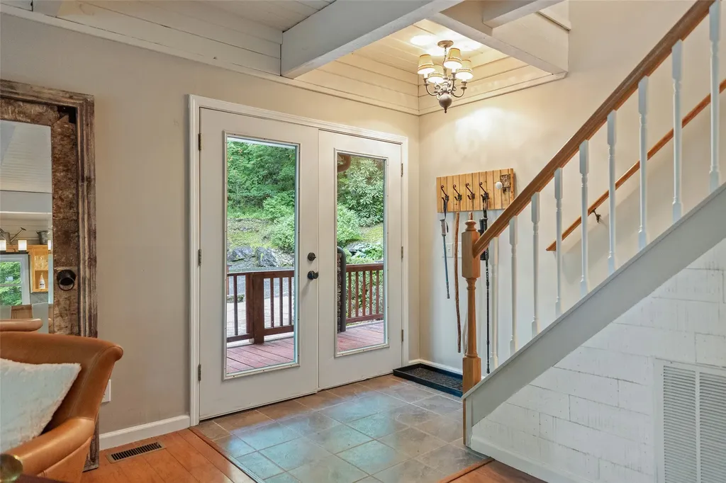 1100 Claire Lane Highlands NC 28741