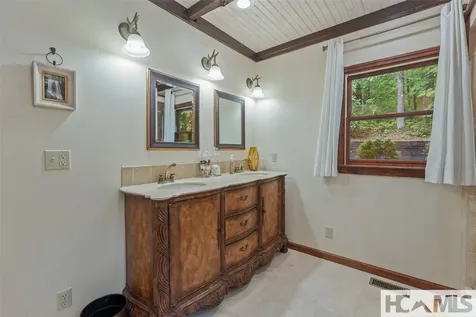 1100 Claire Lane Highlands NC 28741