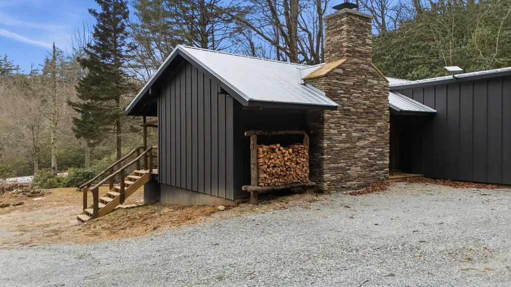 4317 Dillard Road Highlands NC 28741