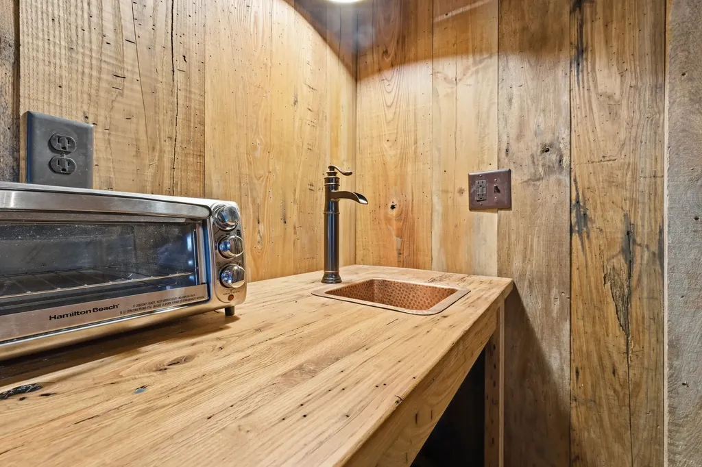 4317 Dillard Road Highlands NC 28741