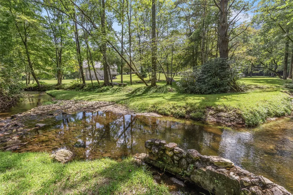 142 Edwards Creek Road Highlands NC 28741