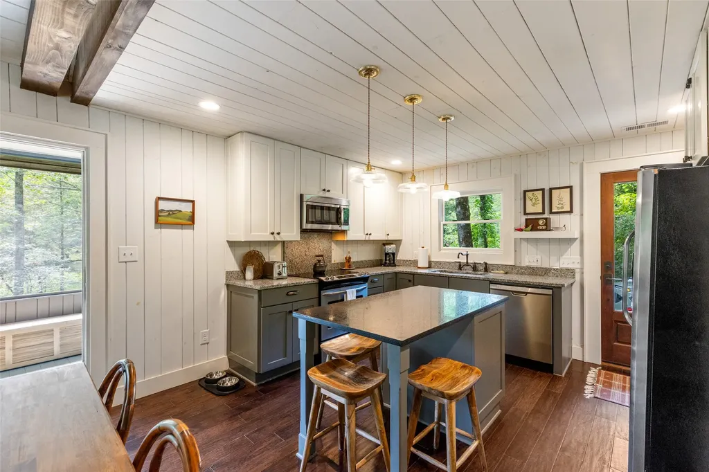 142 Edwards Creek Road Highlands NC 28741