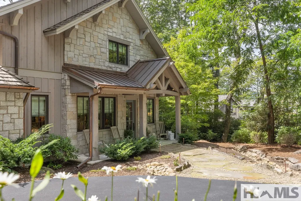 15 Cozy Cottage Lane Cashiers NC 28717