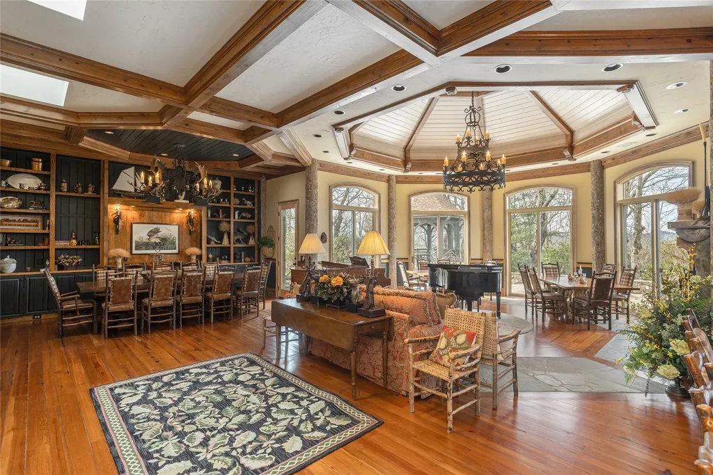 176 Round Top Mountain Crest Road Sapphire NC 28774