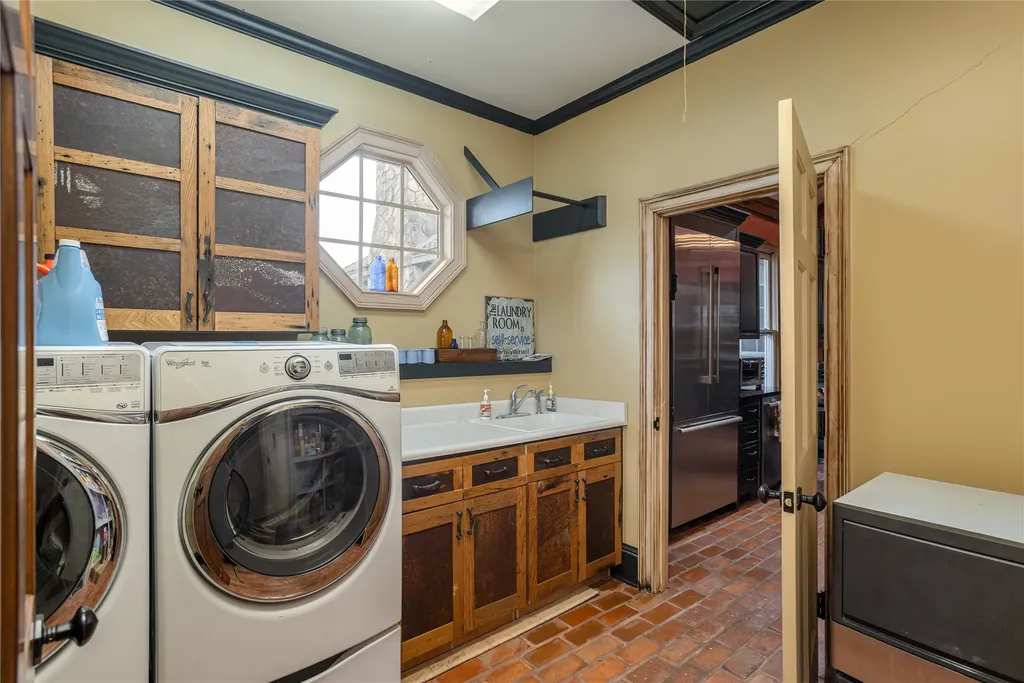 176 Round Top Mountain Crest Road Sapphire NC 28774