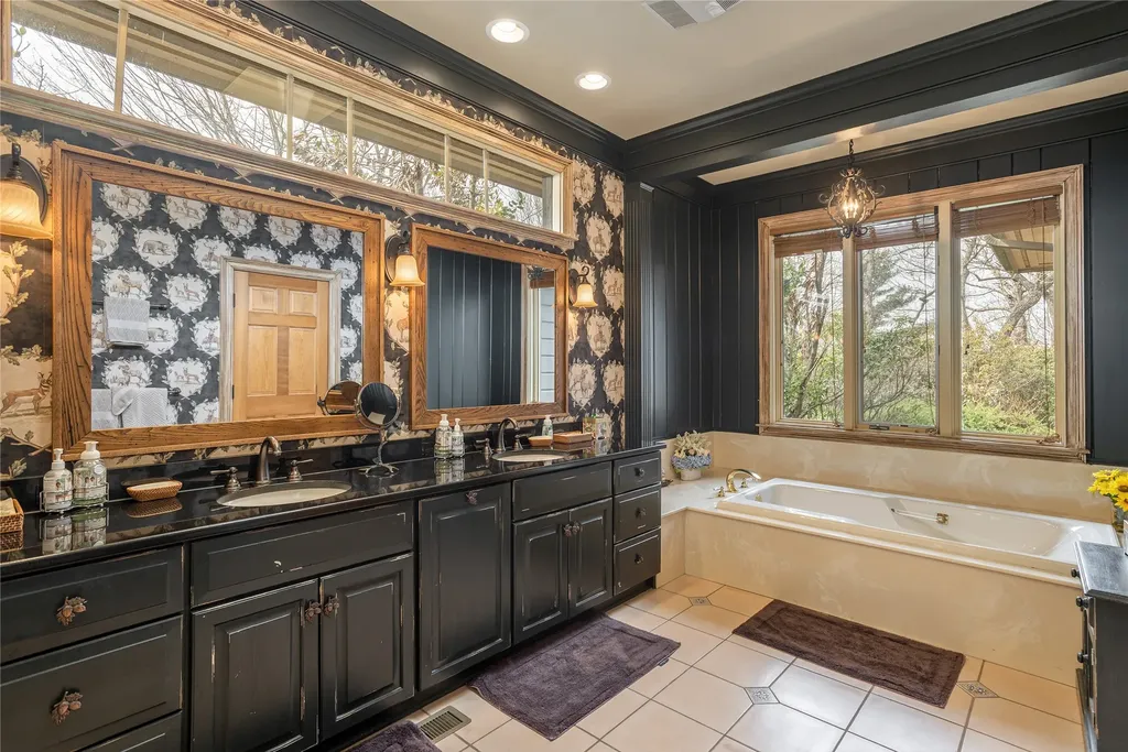 176 Round Top Mountain Crest Road Sapphire NC 28774