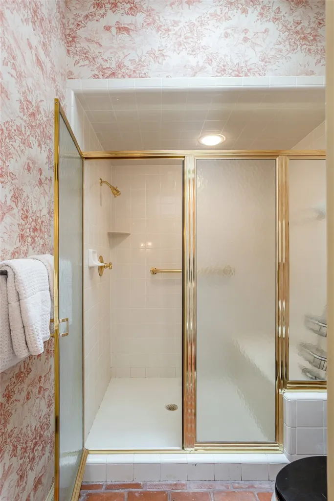 176 Round Top Mountain Crest Road Sapphire NC 28774