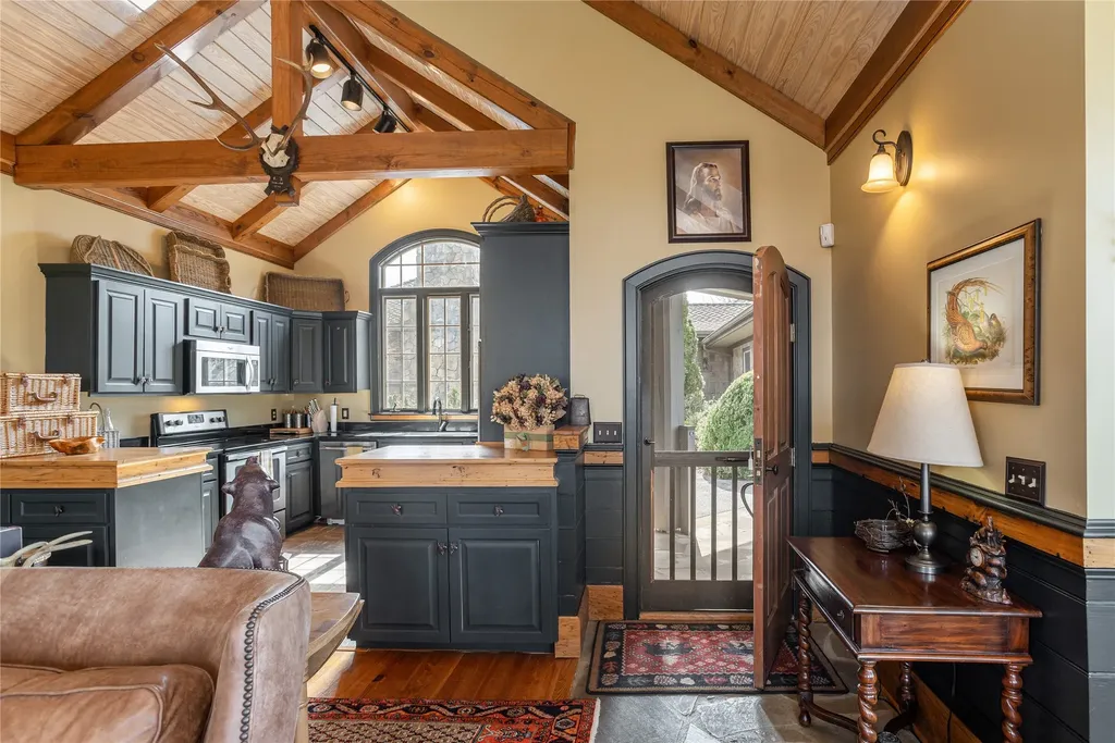 176 Round Top Mountain Crest Road Sapphire NC 28774