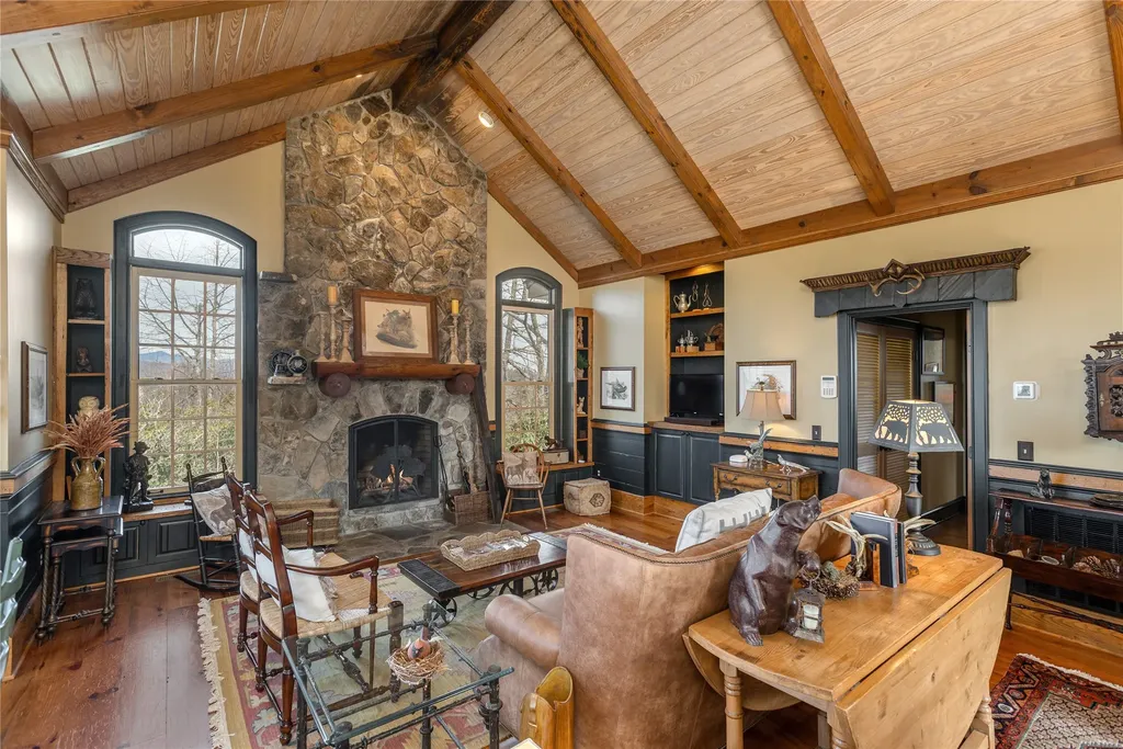 176 Round Top Mountain Crest Road Sapphire NC 28774