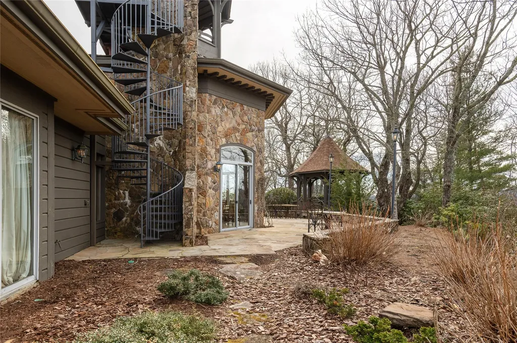 176 Round Top Mountain Crest Road Sapphire NC 28774