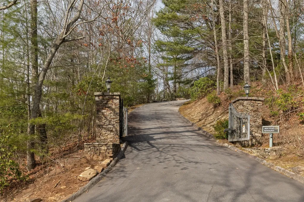 176 Round Top Mountain Crest Road Sapphire NC 28774