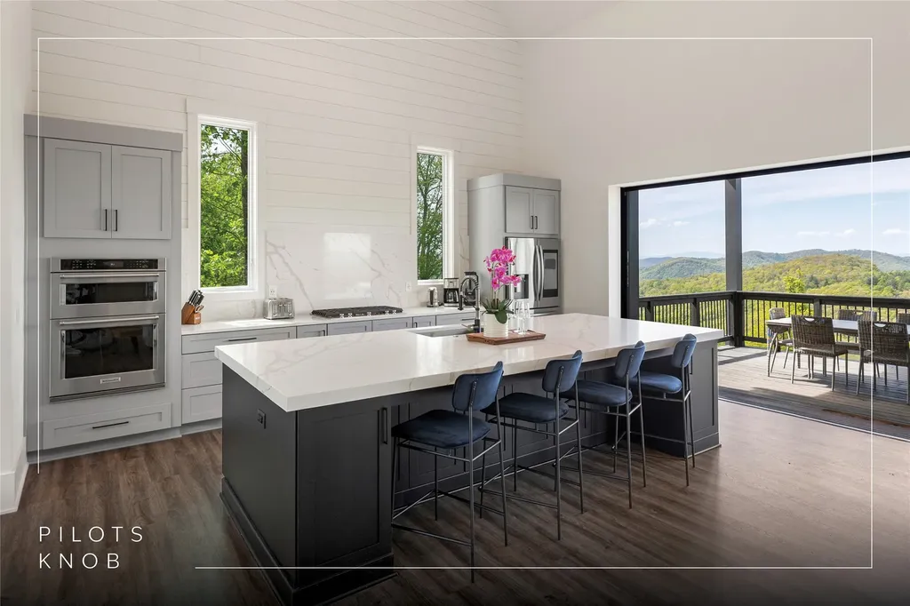 11 Milkweed Trail Glenville NC 28736