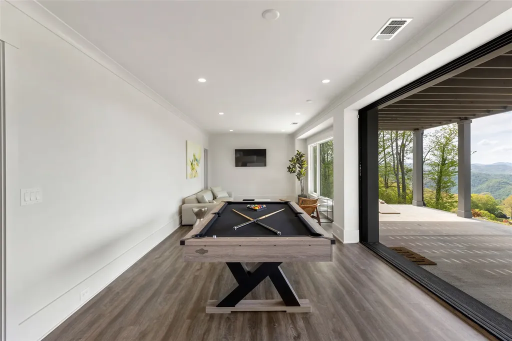 11 Milkweed Trail Glenville NC 28736