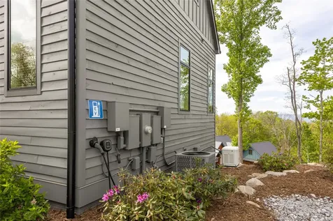 11 Milkweed Trail Glenville NC 28736
