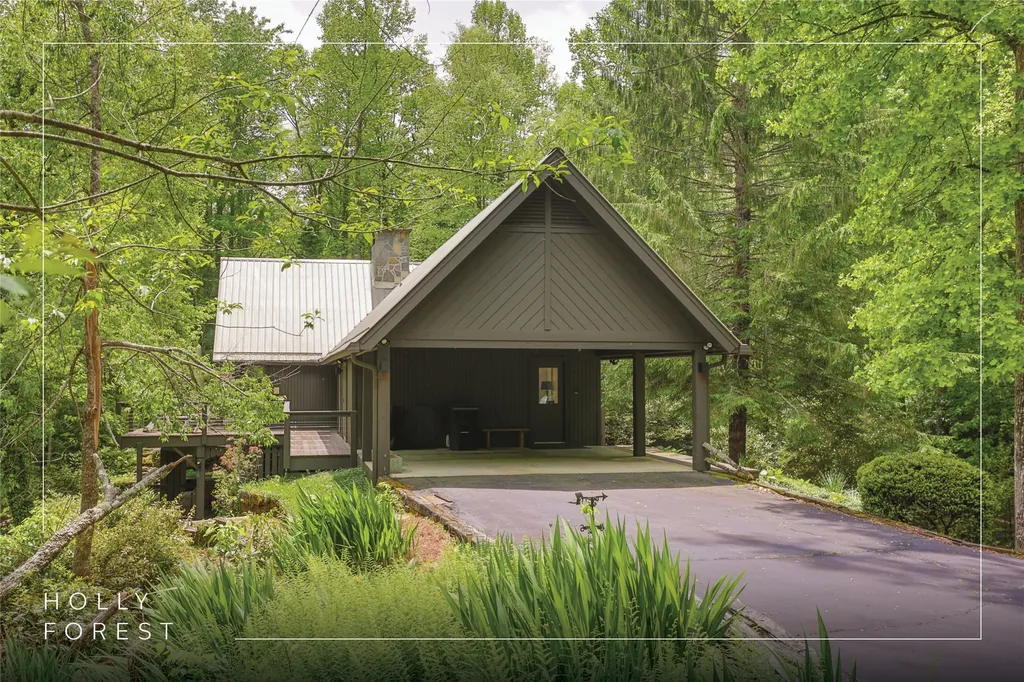 2057 Black Oak Drive Sapphire NC 28774