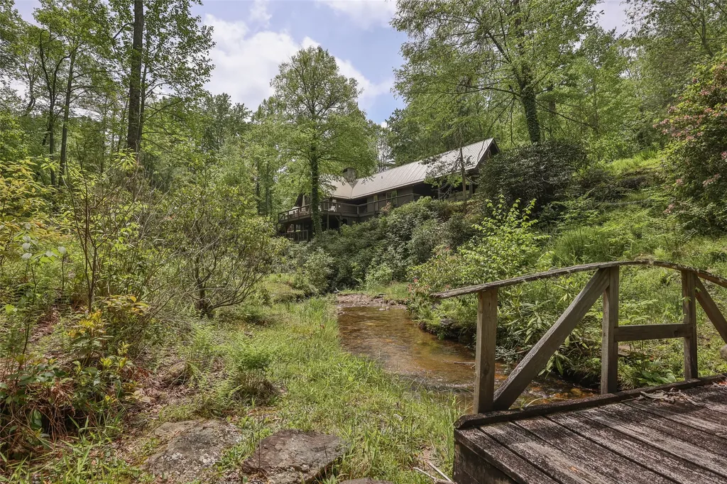 2057 Black Oak Drive Sapphire NC 28774