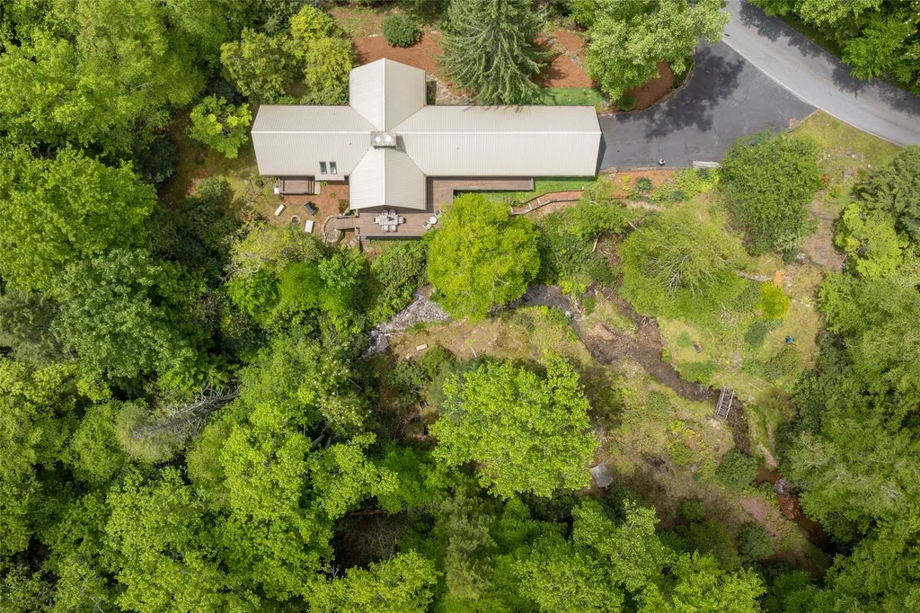2057 Black Oak Drive Sapphire NC 28774