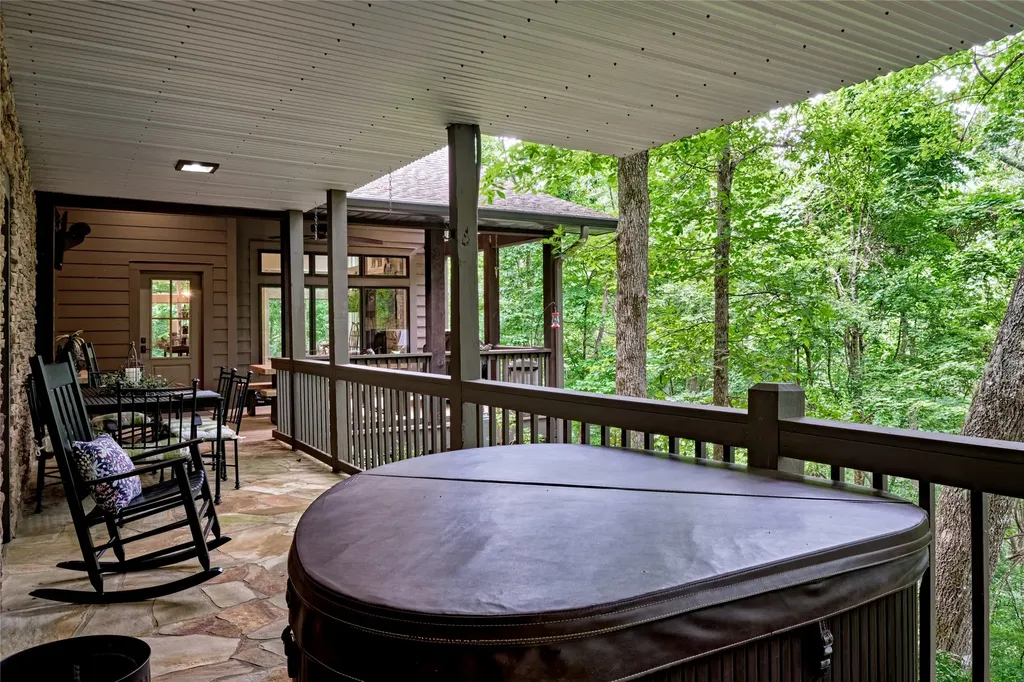 330 Western Rhodes Drive Highlands NC 28741