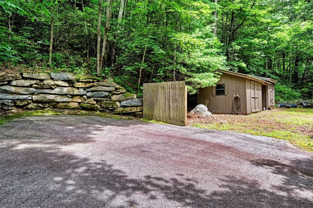 330 Western Rhodes Drive Highlands NC 28741