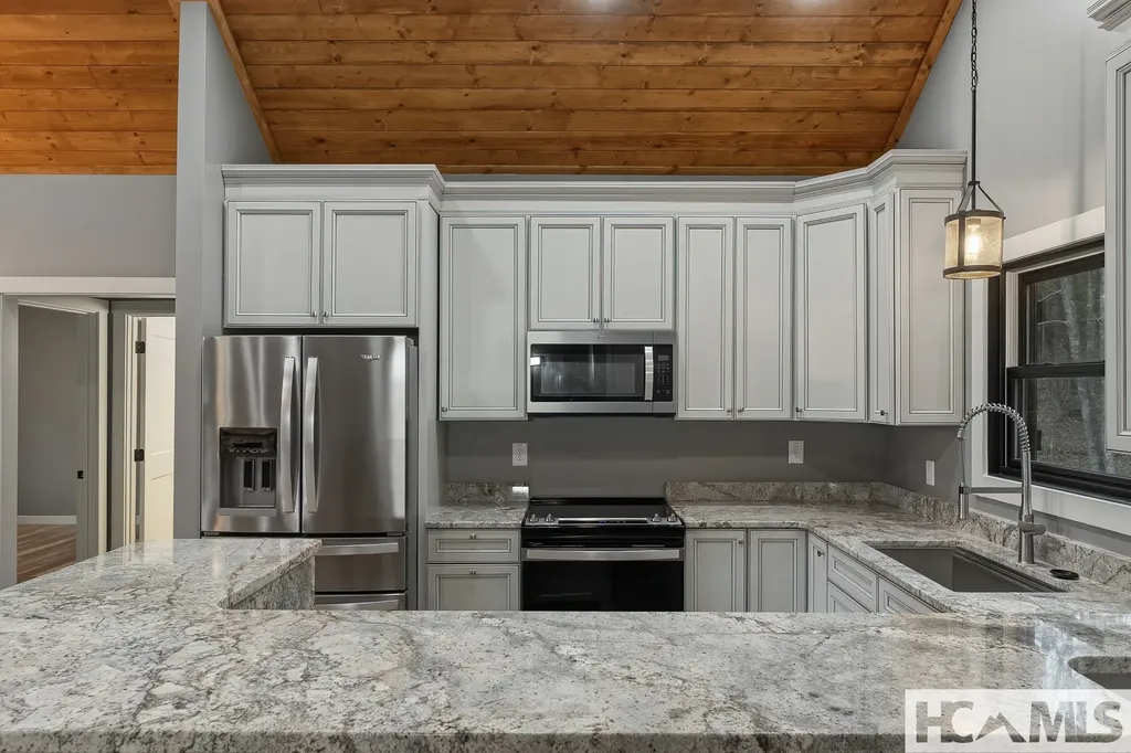 960 Woods Mountain Trail Cullowhee NC 28723