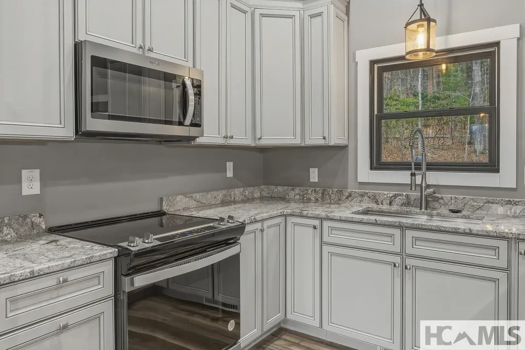 960 Woods Mountain Trail Cullowhee NC 28723