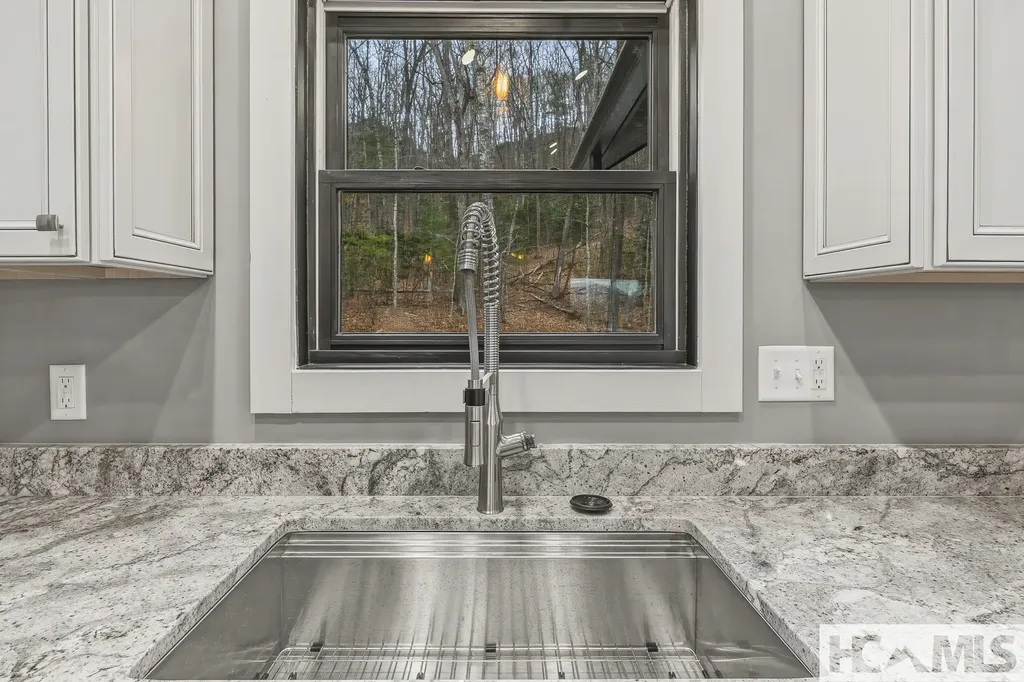 960 Woods Mountain Trail Cullowhee NC 28723