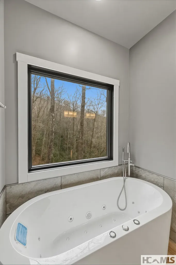 960 Woods Mountain Trail Cullowhee NC 28723