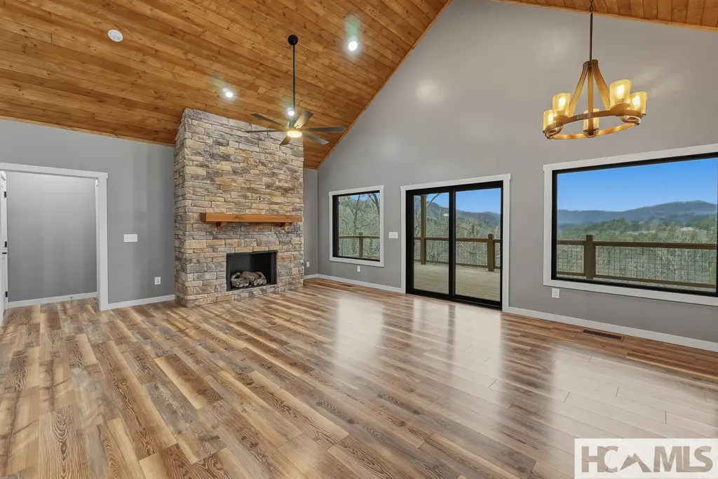 960 Woods Mountain Trail Cullowhee NC 28723